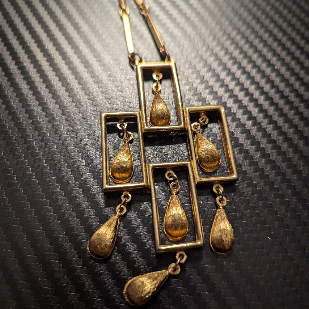 Dorlan Gold Tone geometric necklace